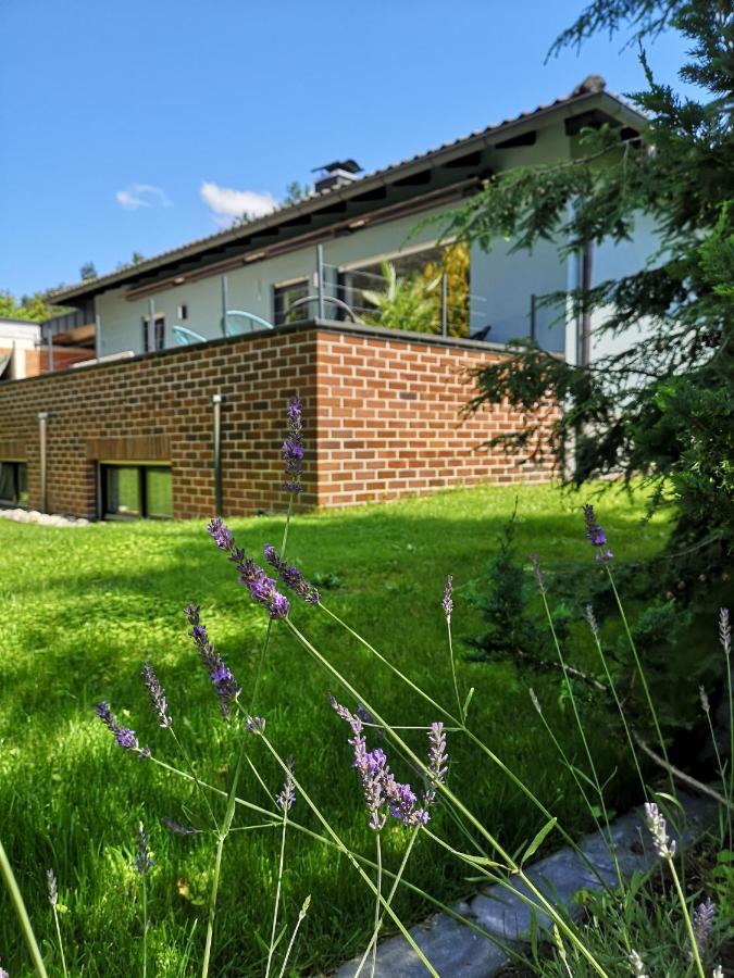 Haus Zur Lachenden Lieselotte I 5 Minuten Zu Fuss Zum Kostenlosen Naturbad I Messenaehe I Waldnaehe Villa Postbauer-Heng Buitenkant foto